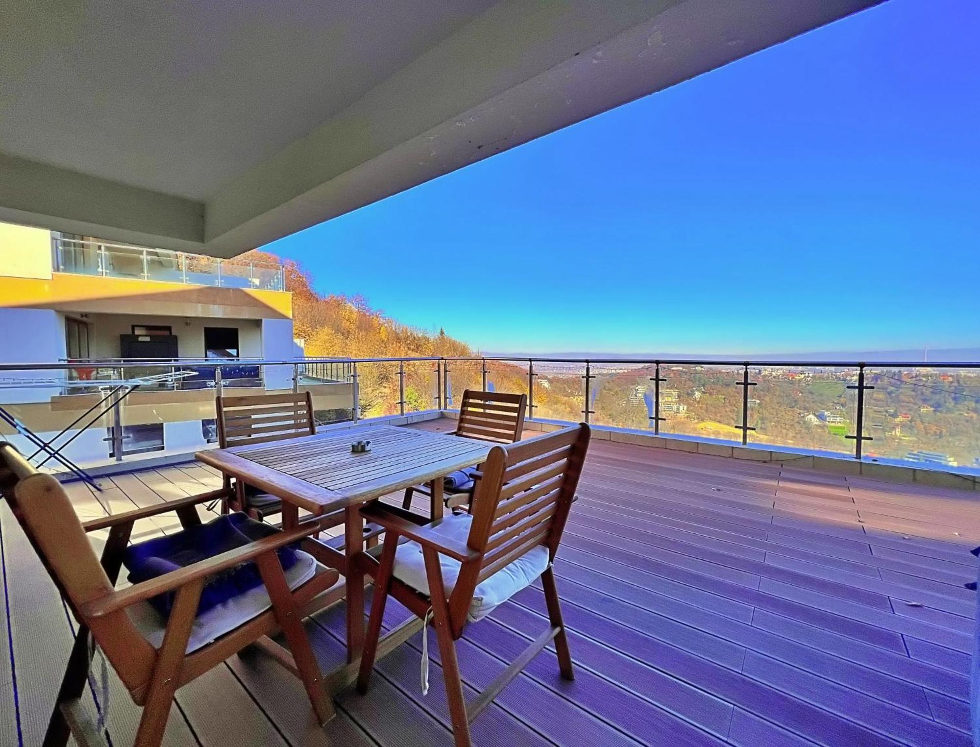 #3 Coroni Seasons Apartment